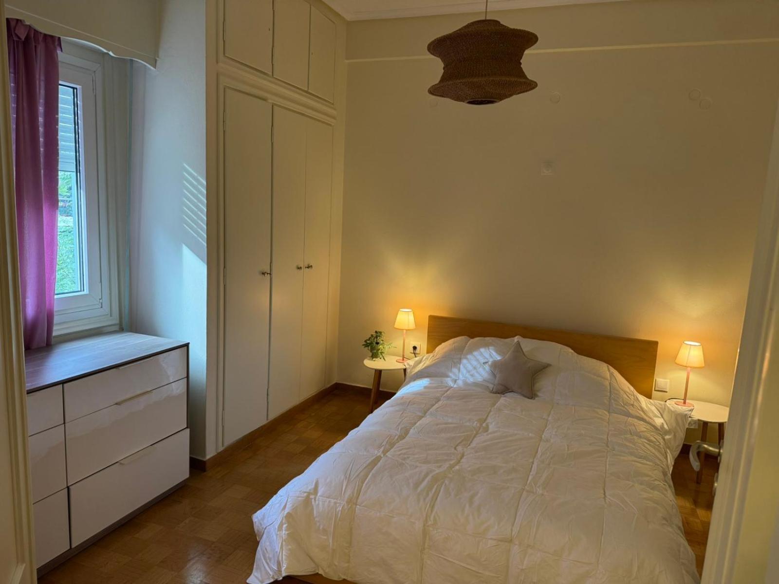 Cozy Place At The Center Of Athen